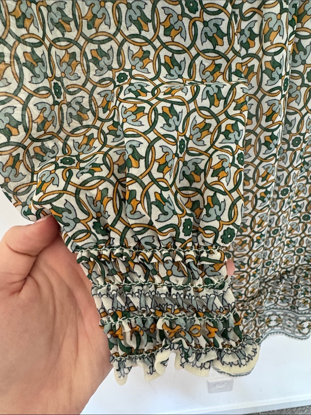 Max Studio Green and Cream Printed Smocked-Waist V-Neck Dress - Size XS - Picture 4 of 8